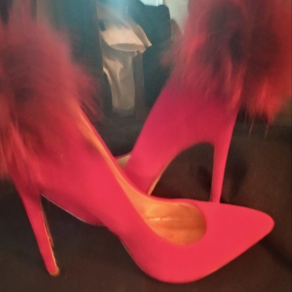 Red Size 9 Faux Suede Pom Pom 5 inch Pump